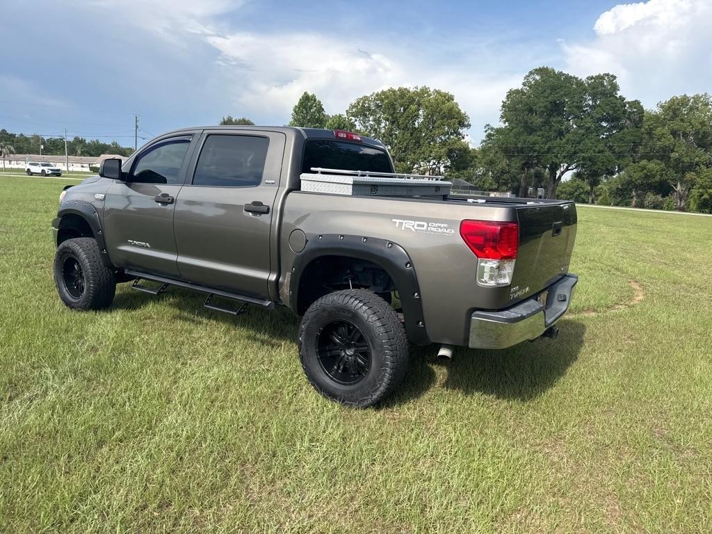 Toyota Tundra 4WD Truck CrewMax 5.7L FFV V8 6-Spd AT (Natl) 2011
