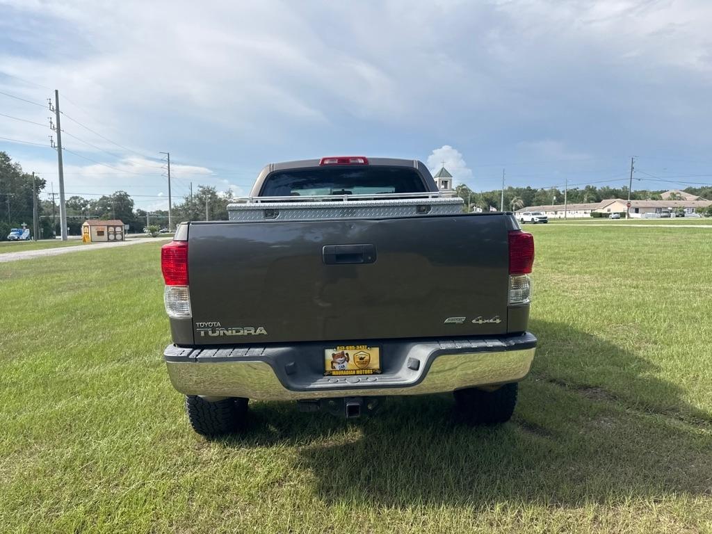 Toyota Tundra 4WD Truck CrewMax 5.7L FFV V8 6-Spd AT (Natl) 2011