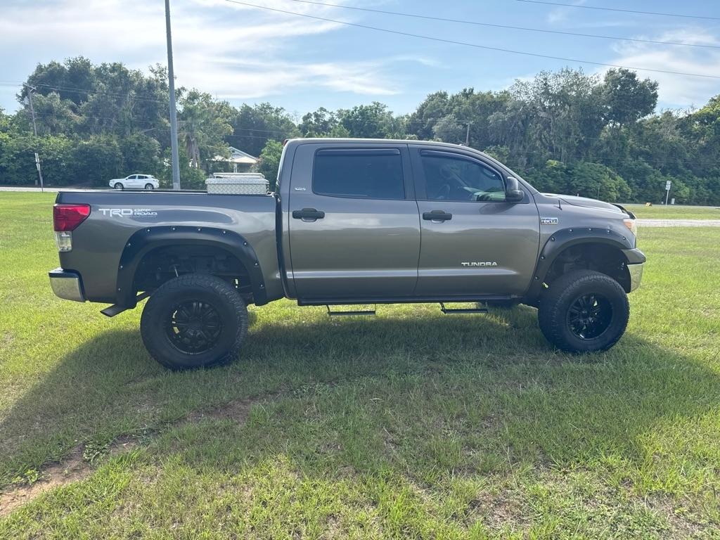 Toyota Tundra 4WD Truck CrewMax 5.7L FFV V8 6-Spd AT (Natl) 2011