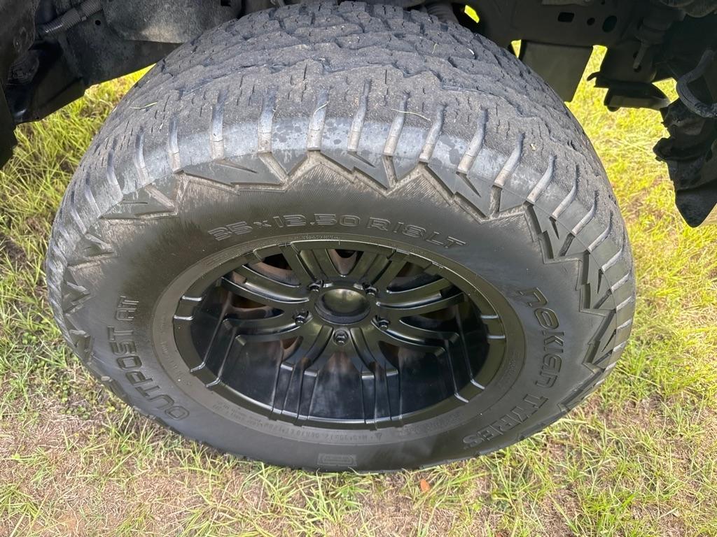 Toyota Tundra 4WD Truck CrewMax 5.7L FFV V8 6-Spd AT (Natl) 2011