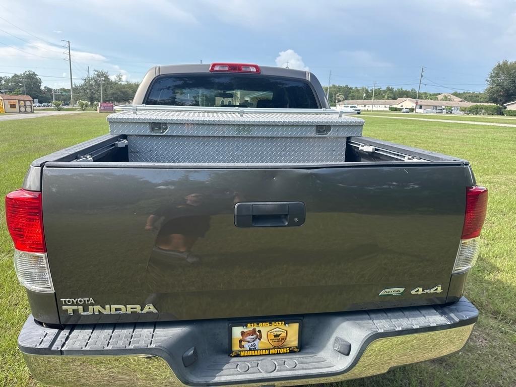 Toyota Tundra 4WD Truck CrewMax 5.7L FFV V8 6-Spd AT (Natl) 2011