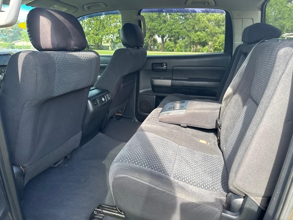 Toyota Tundra 4WD Truck CrewMax 5.7L FFV V8 6-Spd AT (Natl) 2011
