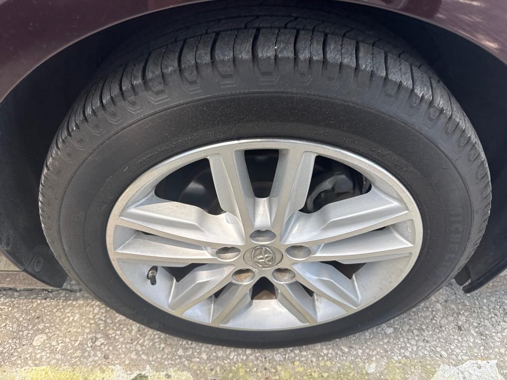 Toyota Avalon 4dr Sdn XLE Premium (Natl) 2013