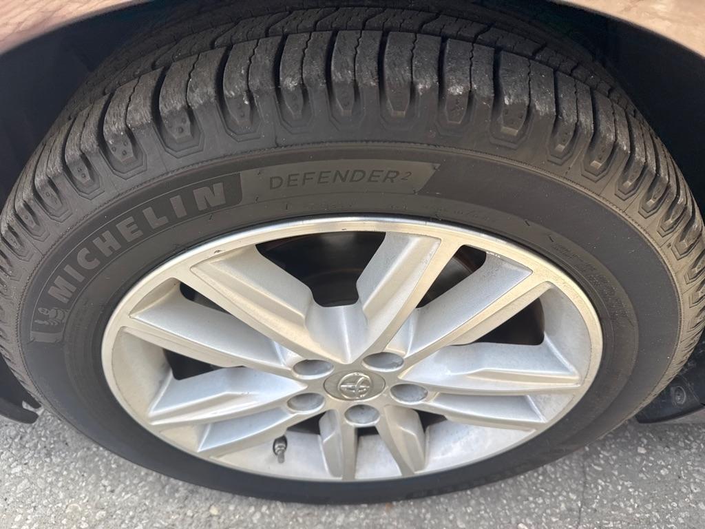 Toyota Avalon 4dr Sdn XLE Premium (Natl) 2013