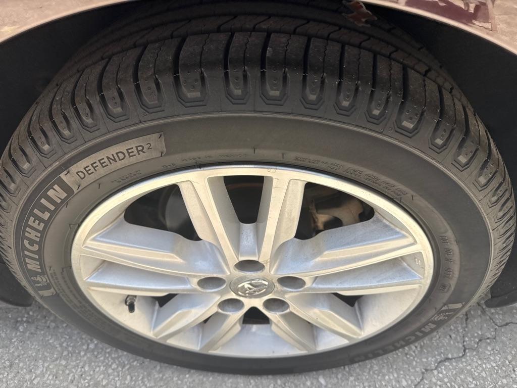 Toyota Avalon 4dr Sdn XLE Premium (Natl) 2013