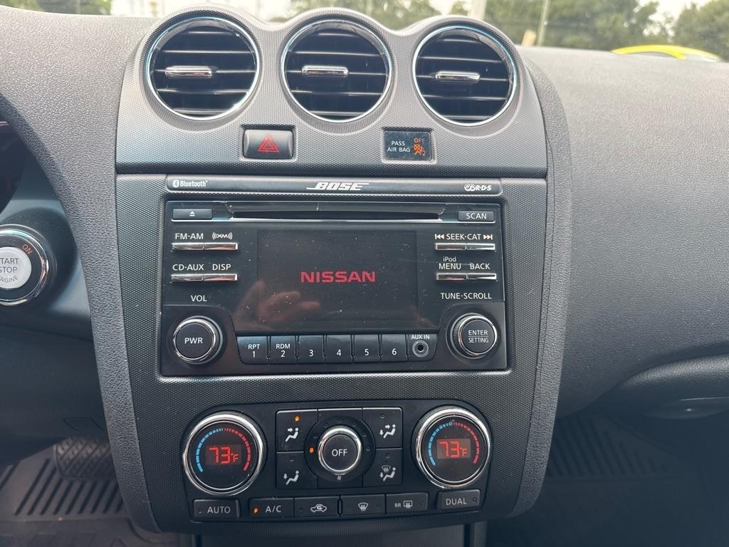Nissan Altima 2dr Cpe V6 CVT 3.5 SR 2012