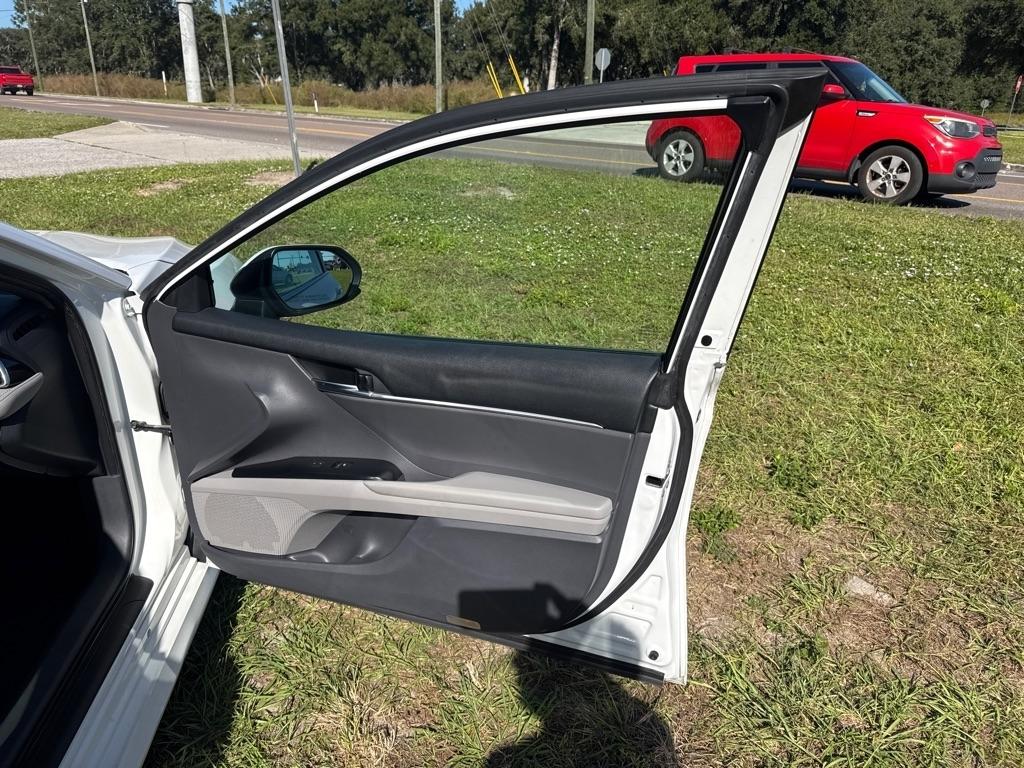 Toyota Camry XLE Auto (Natl) 2018