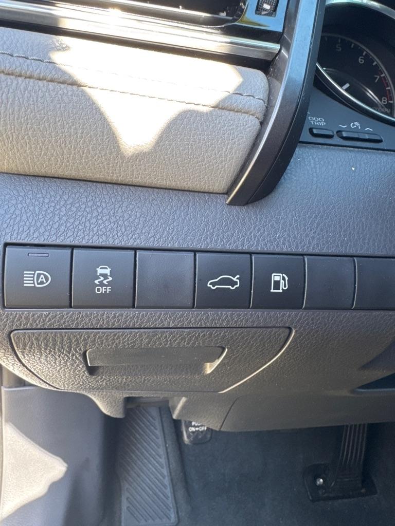 Toyota Camry XLE Auto (Natl) 2018