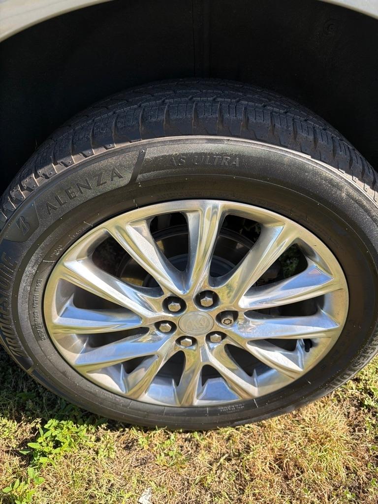 Buick Enclave AWD 4dr Essence 2019