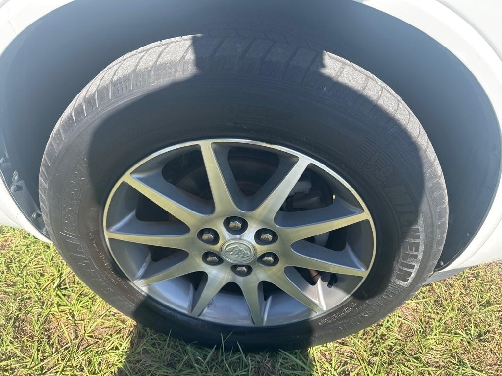 Buick Enclave FWD 4dr Leather 2017