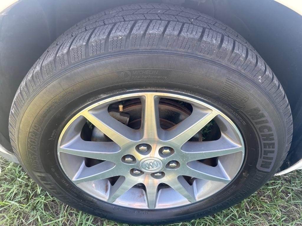 Buick Enclave FWD 4dr Leather 2017