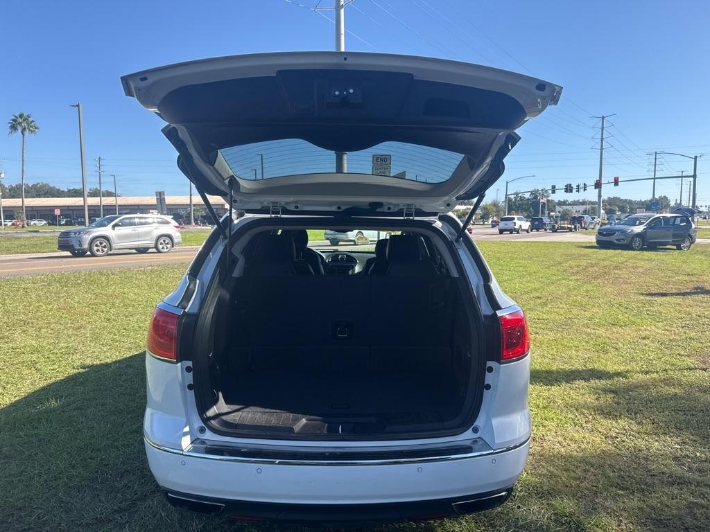 Buick Enclave FWD 4dr Leather 2017