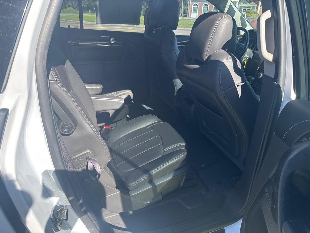Buick Enclave FWD 4dr Leather 2017