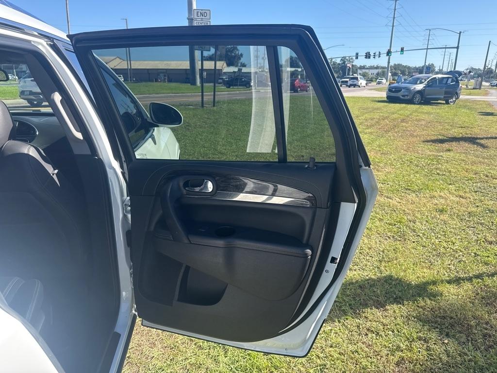 Buick Enclave FWD 4dr Leather 2017