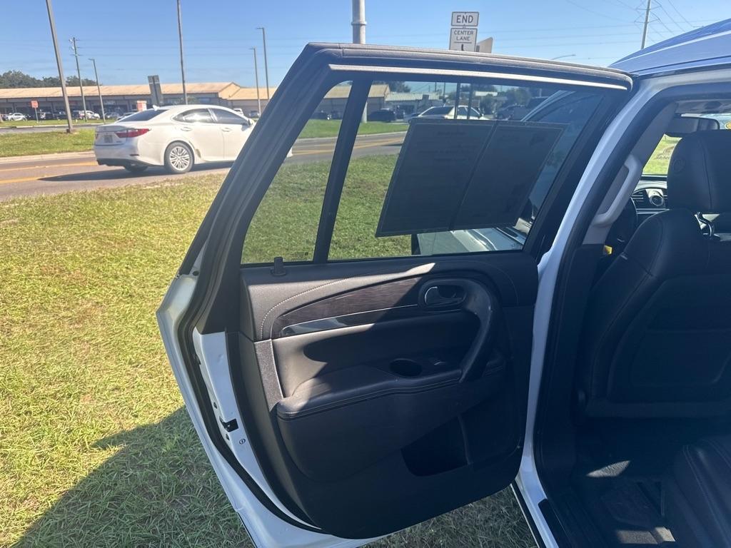Buick Enclave FWD 4dr Leather 2017