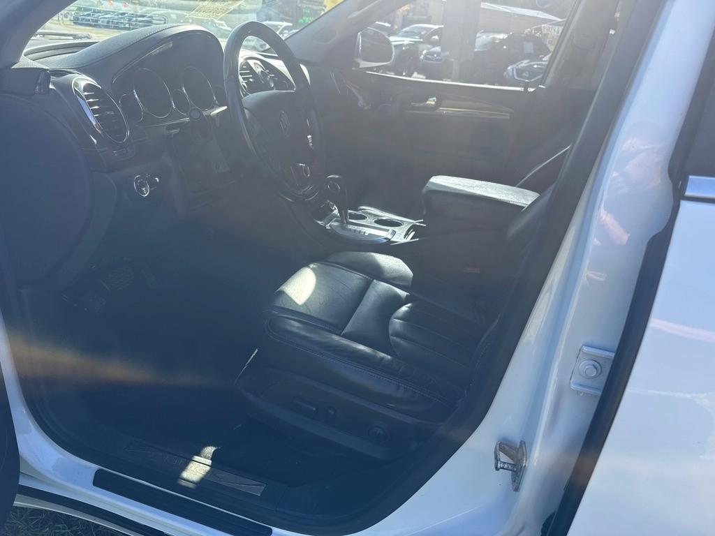 Buick Enclave FWD 4dr Leather 2017