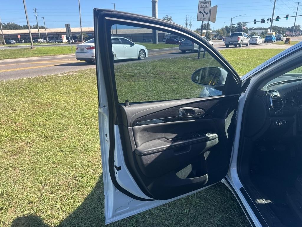 Buick Enclave FWD 4dr Leather 2017