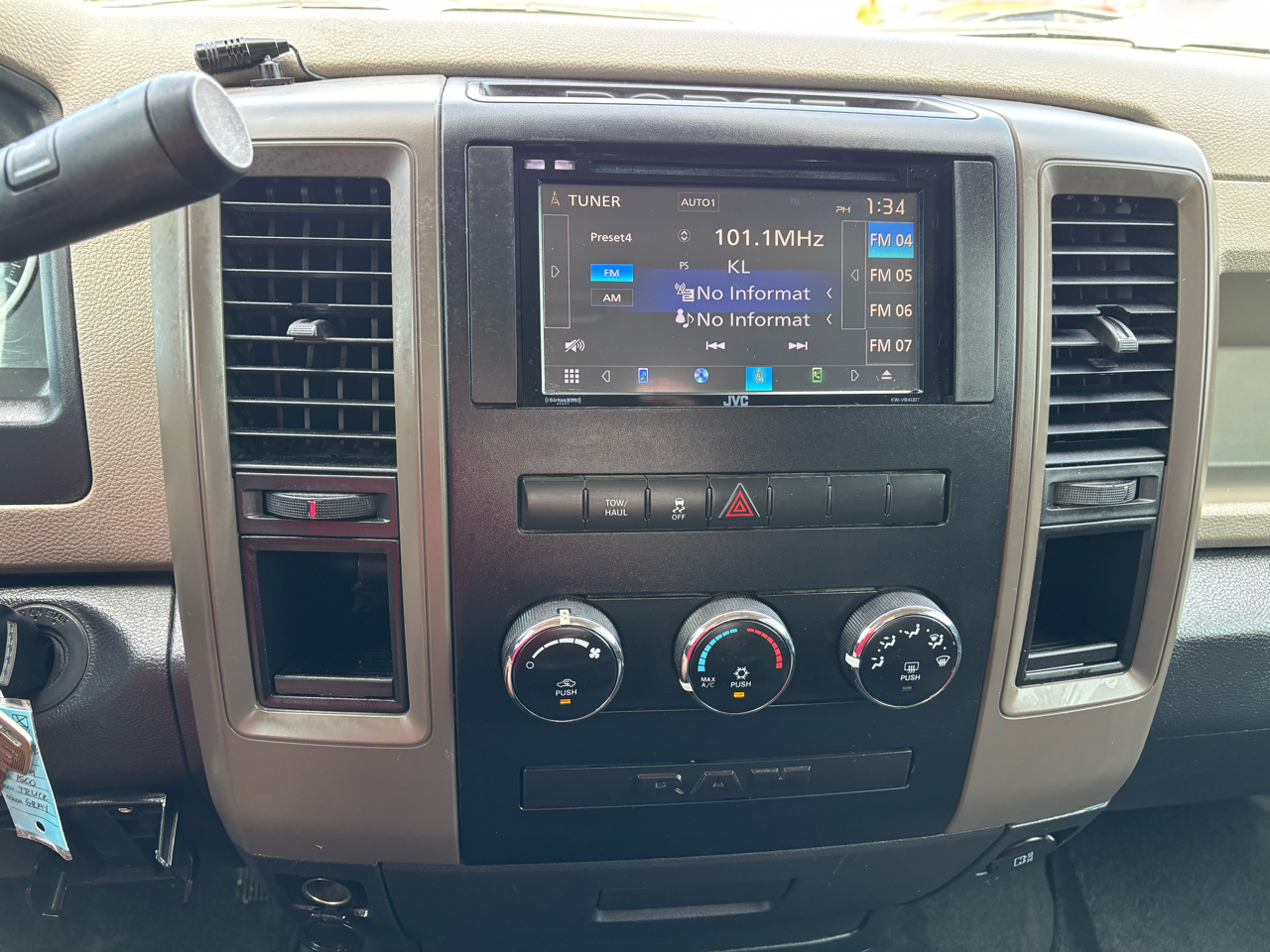 Dodge 1500 ST Crew Cab 2WD 2012 Dodge 1500 ST Crew Cab 2WD 2012