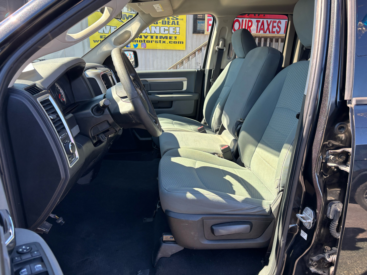 RAM 1500 SLT Quad Cab 2WD 2018