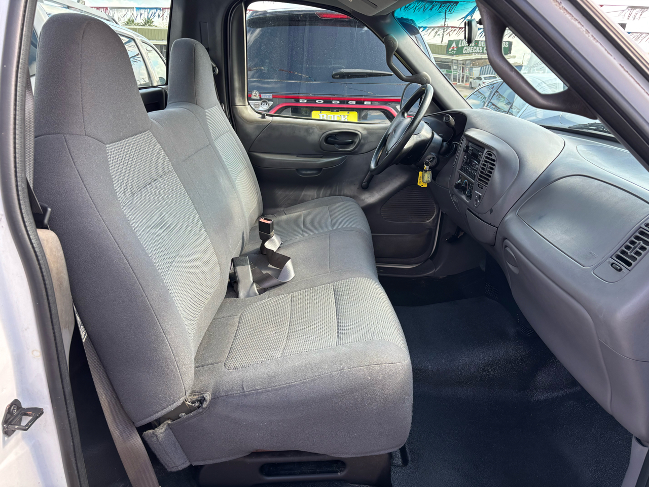 Ford F-150 XL Reg. Cab Long Bed 2WD 2002