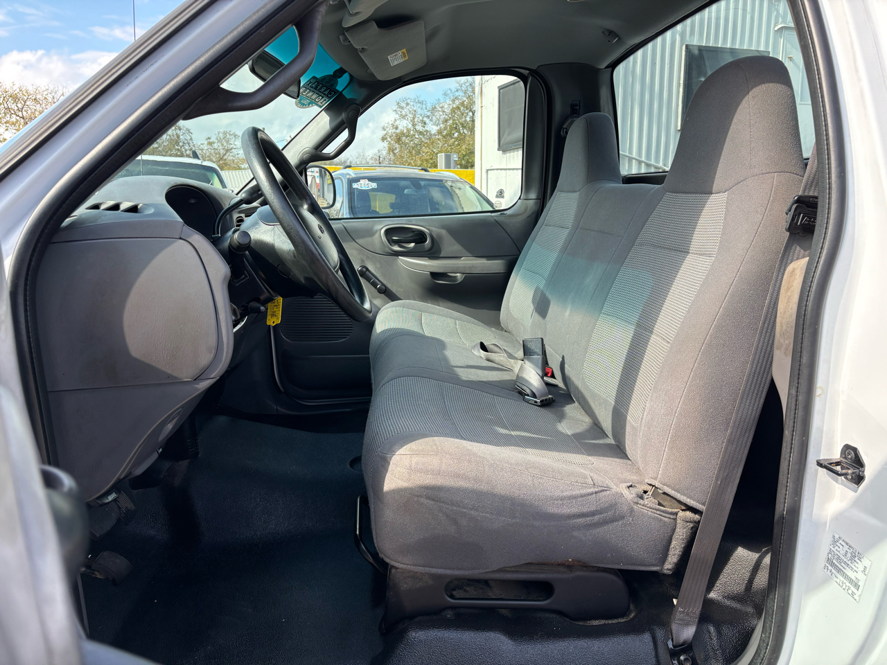 Ford F-150 XL Reg. Cab Long Bed 2WD 2002