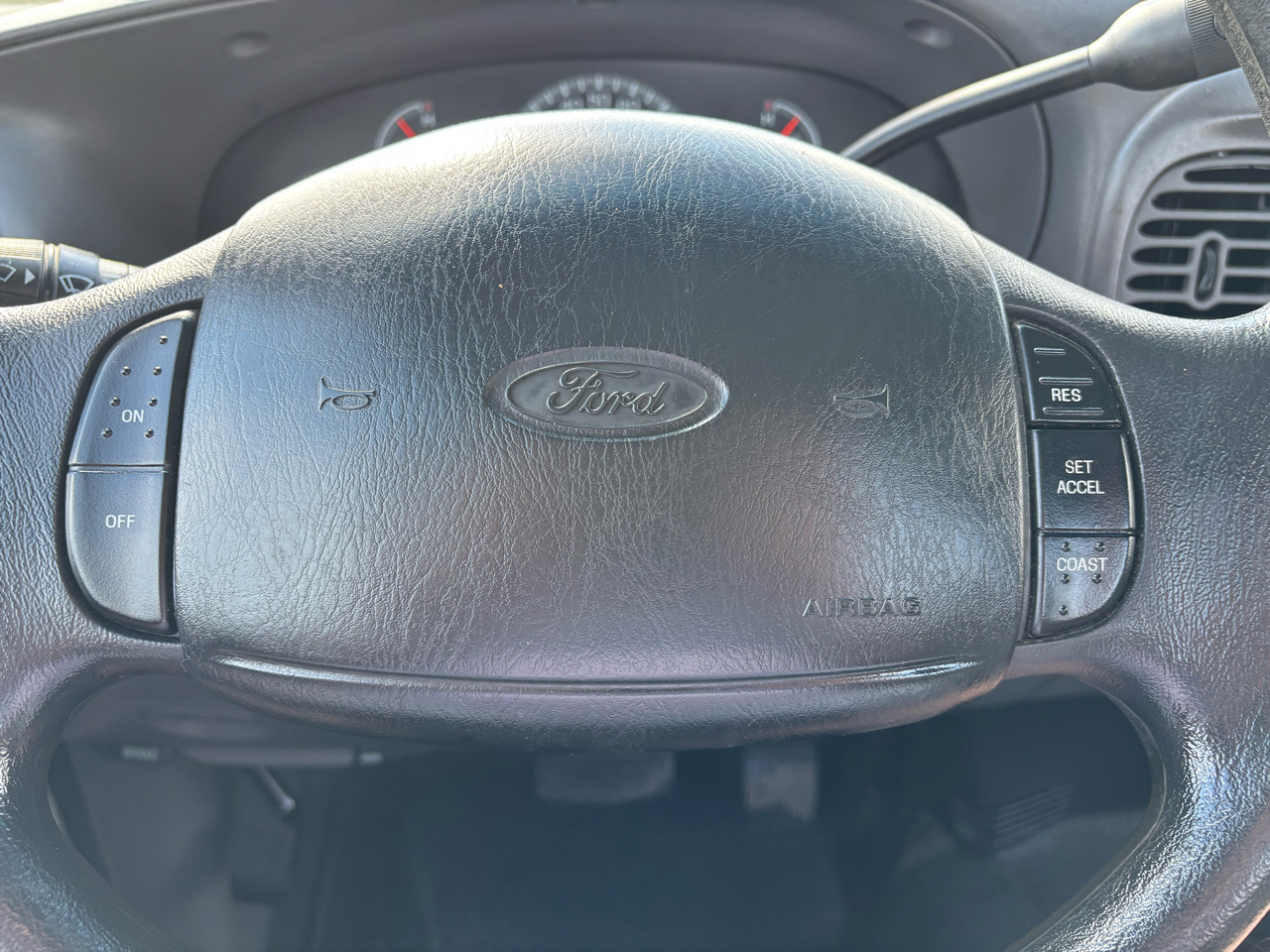 Ford F-150 XL Reg. Cab Long Bed 2WD 2002