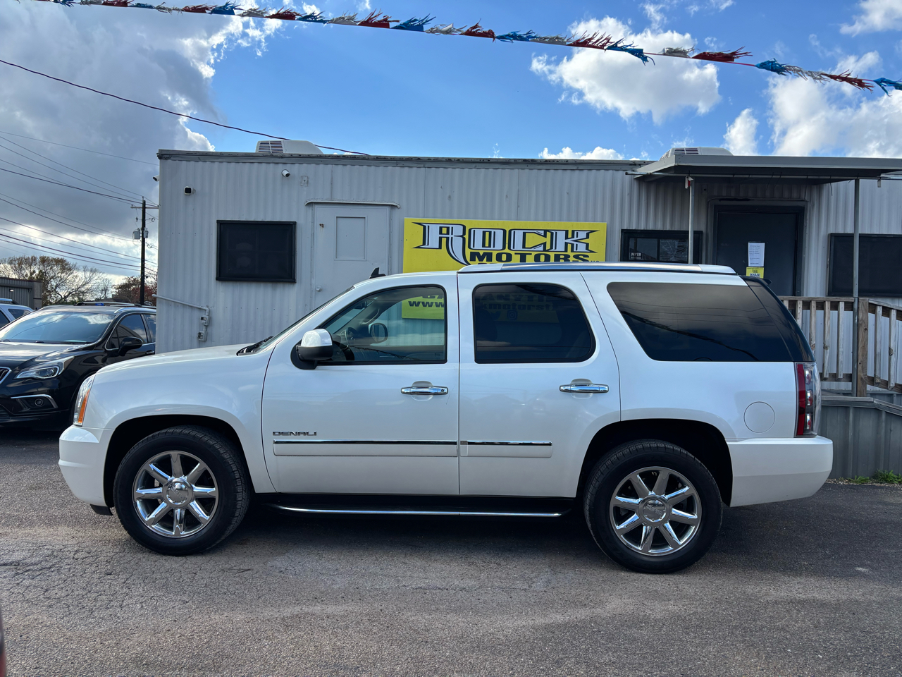 GMC Yukon 2WD 4dr 1500 Denali 2011