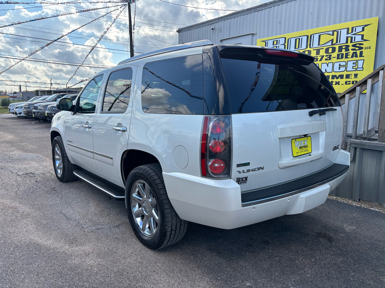 GMC Yukon 2WD 4dr 1500 Denali 2011