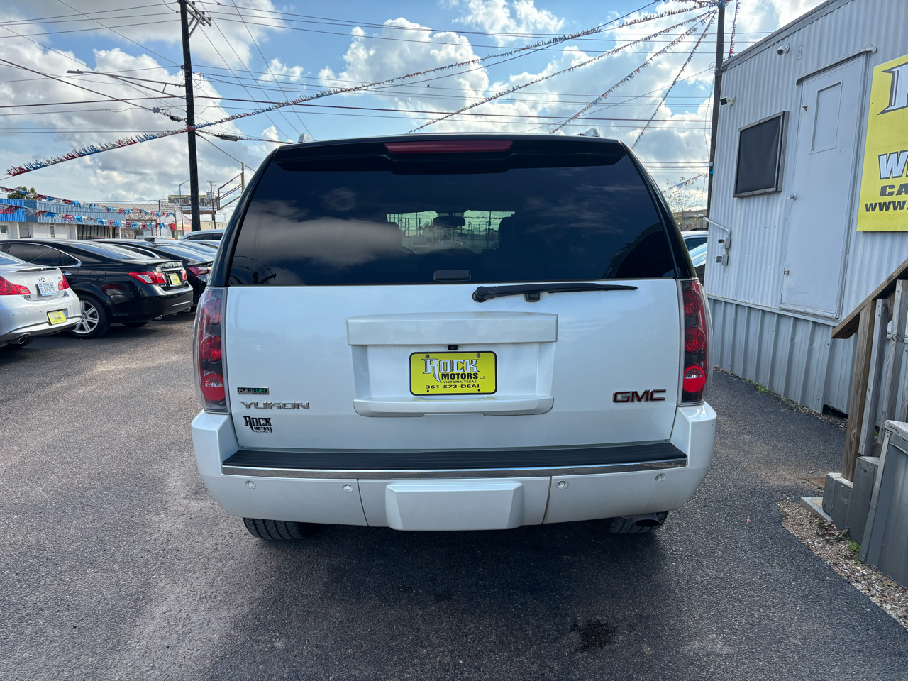 GMC Yukon 2WD 4dr 1500 Denali 2011