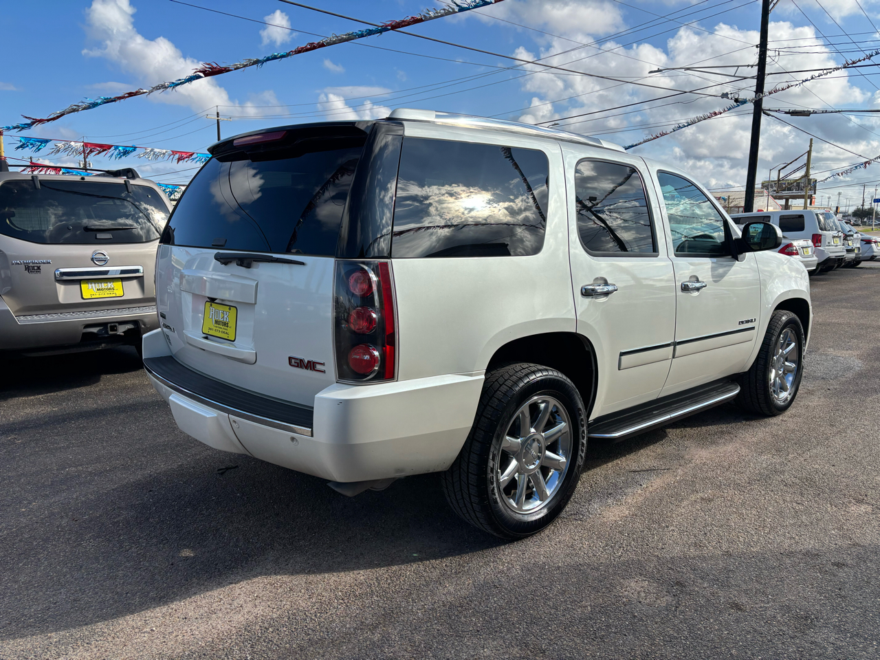 GMC Yukon 2WD 4dr 1500 Denali 2011
