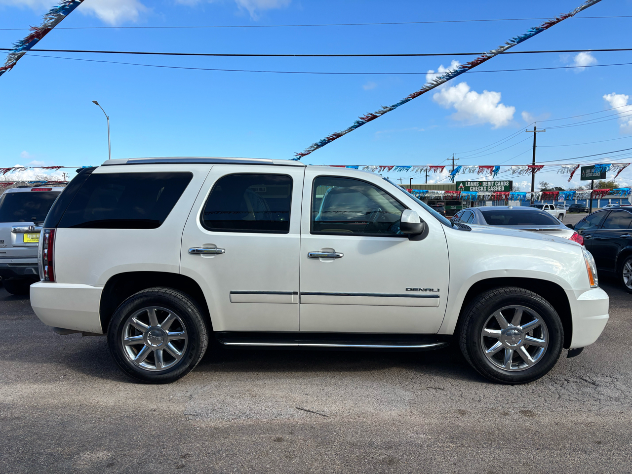 GMC Yukon 2WD 4dr 1500 Denali 2011