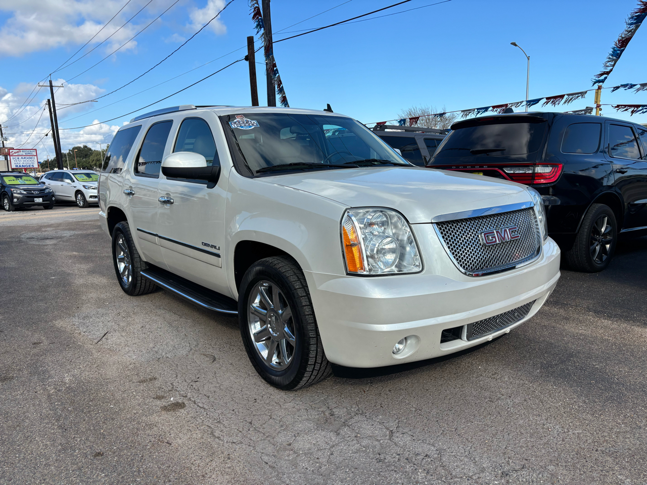 GMC Yukon 2WD 4dr 1500 Denali 2011