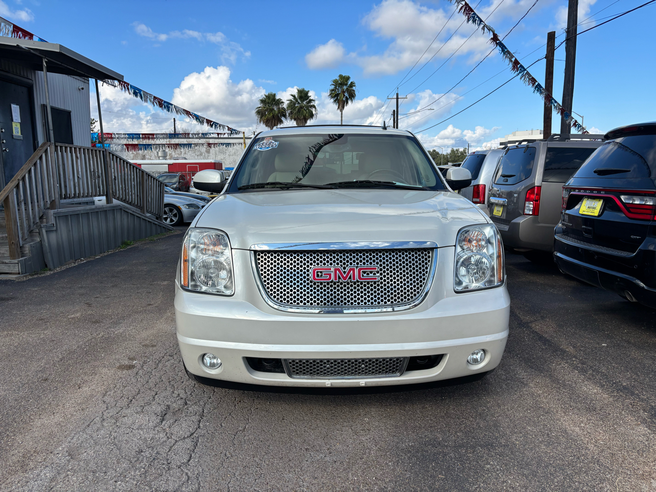 GMC Yukon 2WD 4dr 1500 Denali 2011