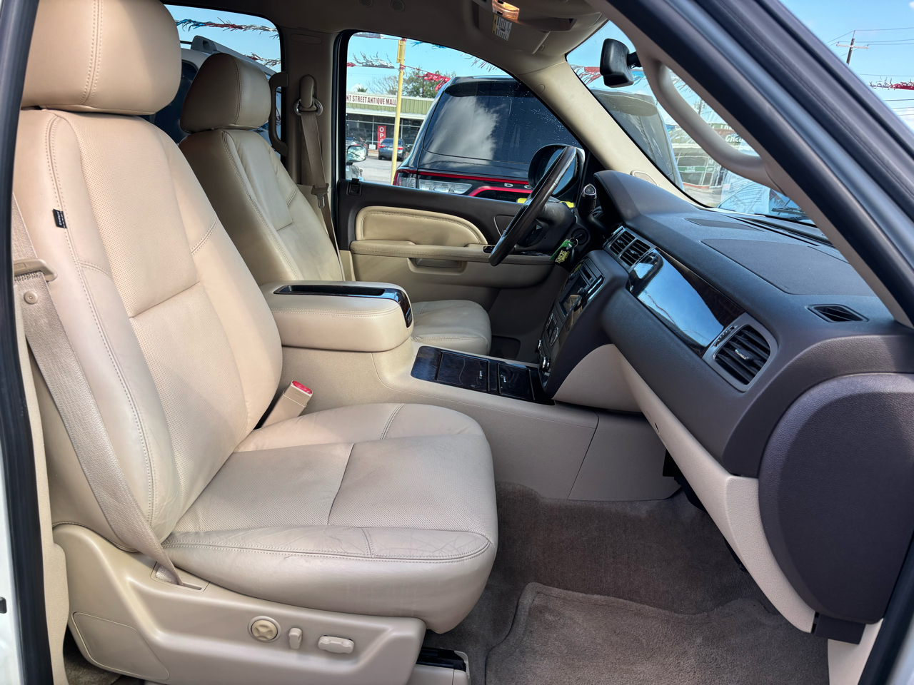 GMC Yukon 2WD 4dr 1500 Denali 2011