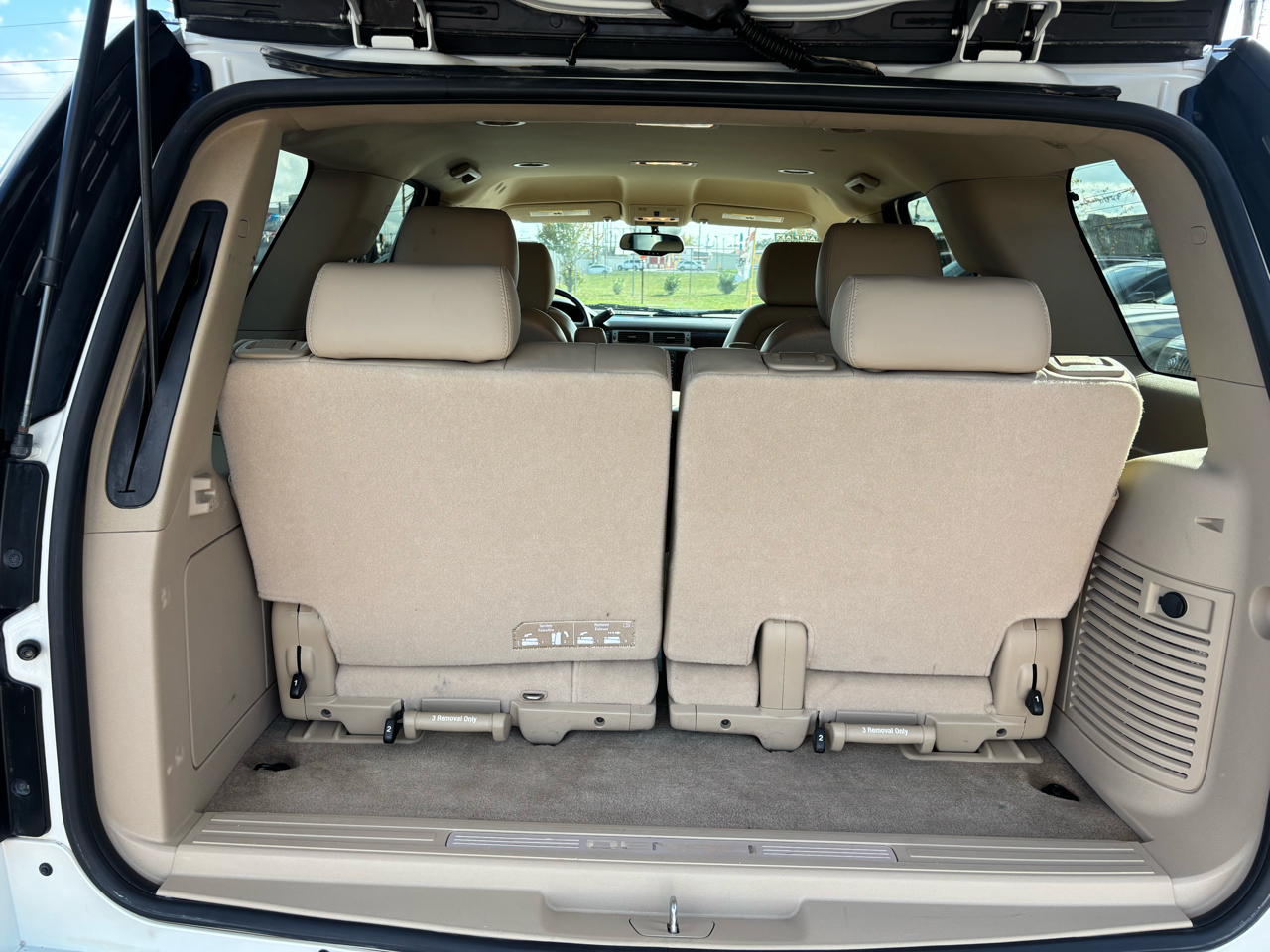 GMC Yukon 2WD 4dr 1500 Denali 2011