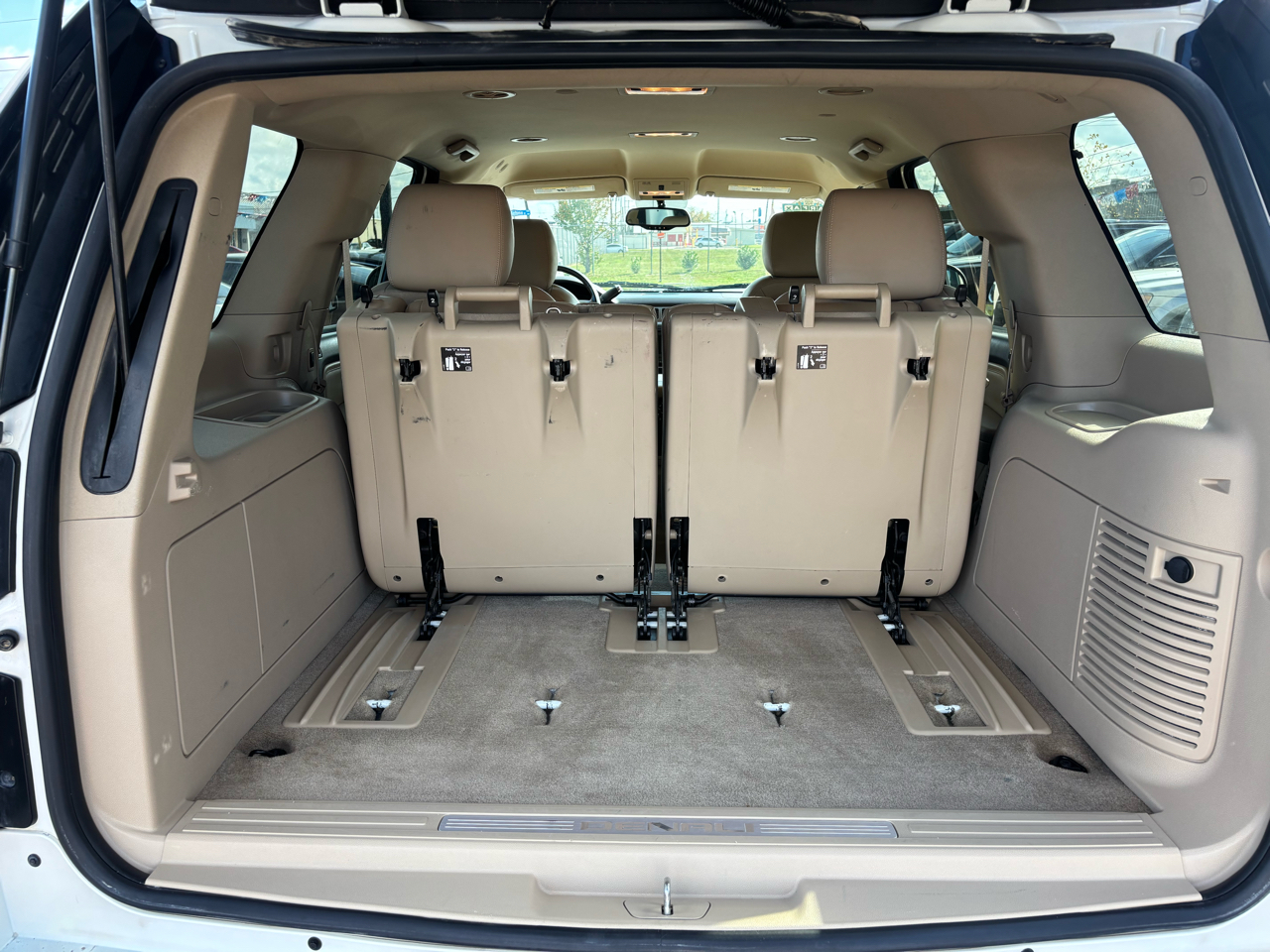 GMC Yukon 2WD 4dr 1500 Denali 2011