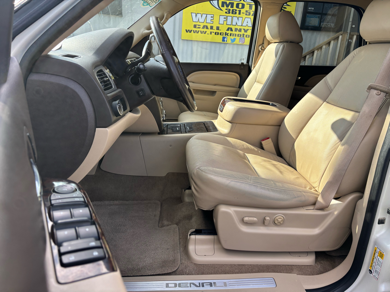 GMC Yukon 2WD 4dr 1500 Denali 2011