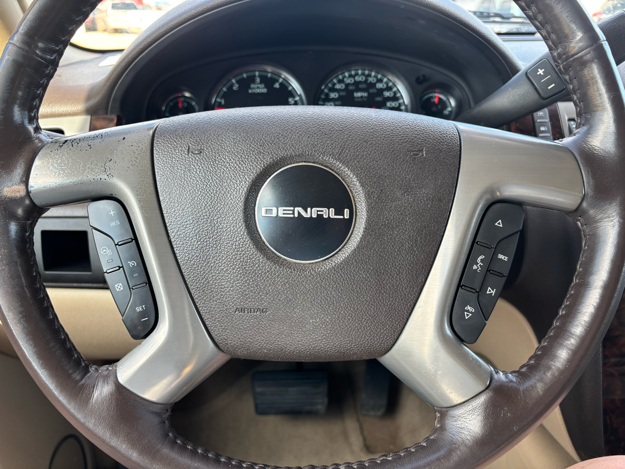 GMC Yukon 2WD 4dr 1500 Denali 2011