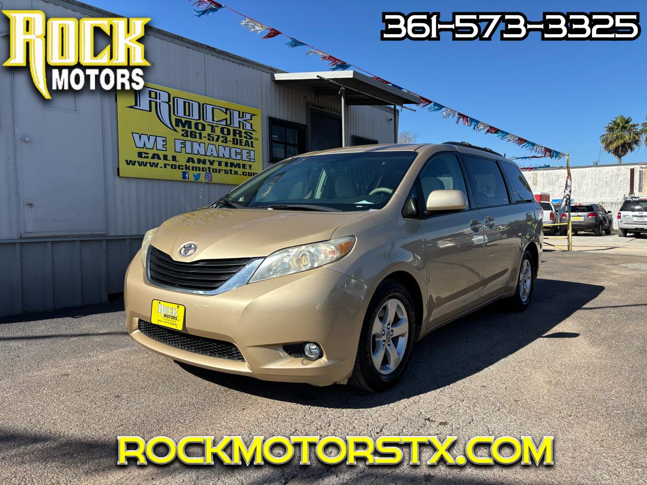 2012 Toyota Sienna LE's photo