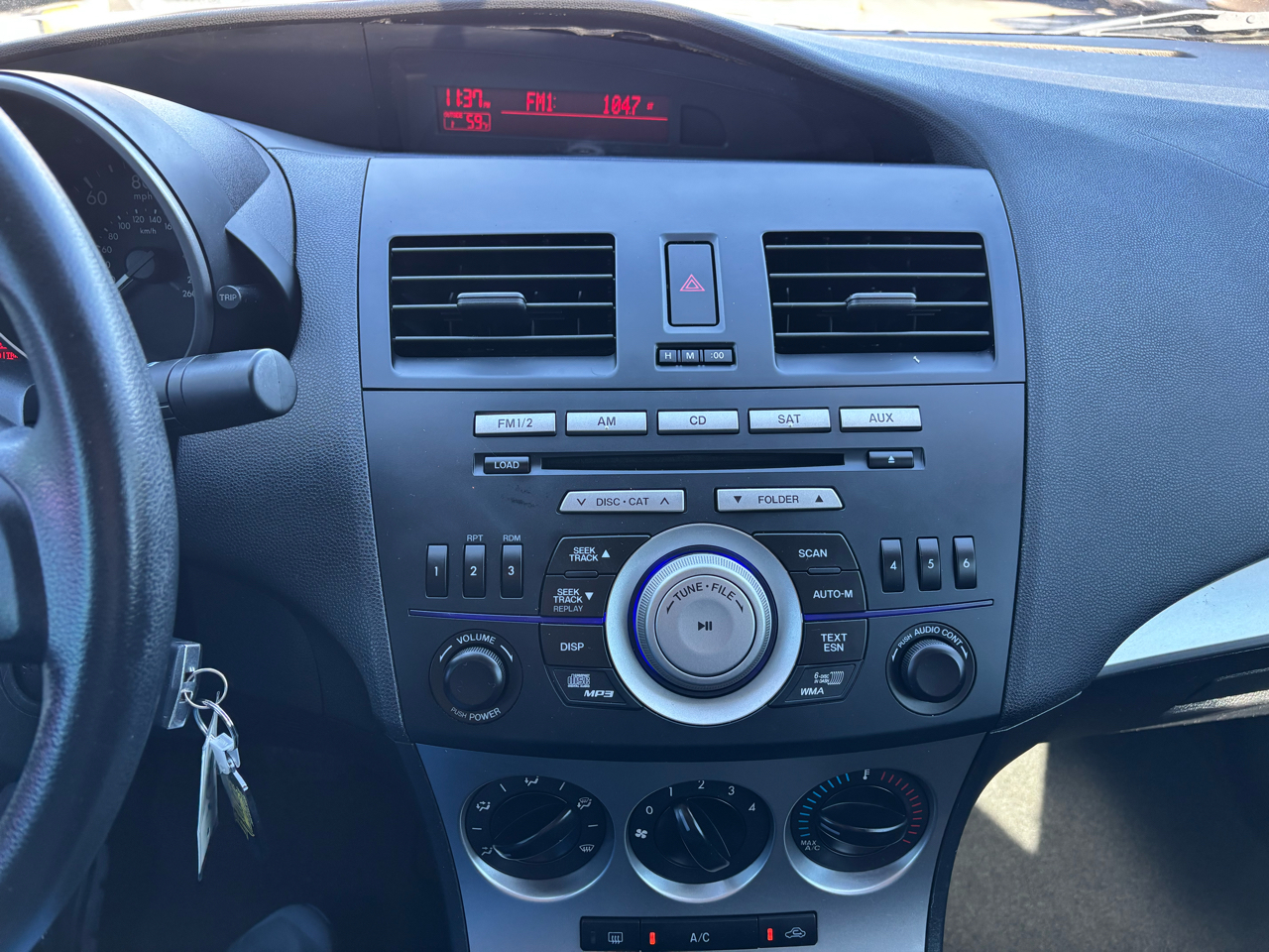 Mazda MAZDA3 4dr Sdn Auto i Touring 2011