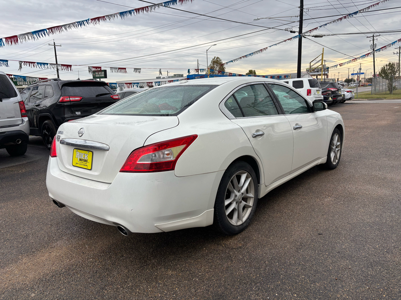 Nissan Maxima 4dr Sdn V6 CVT 3.5 SV 2011