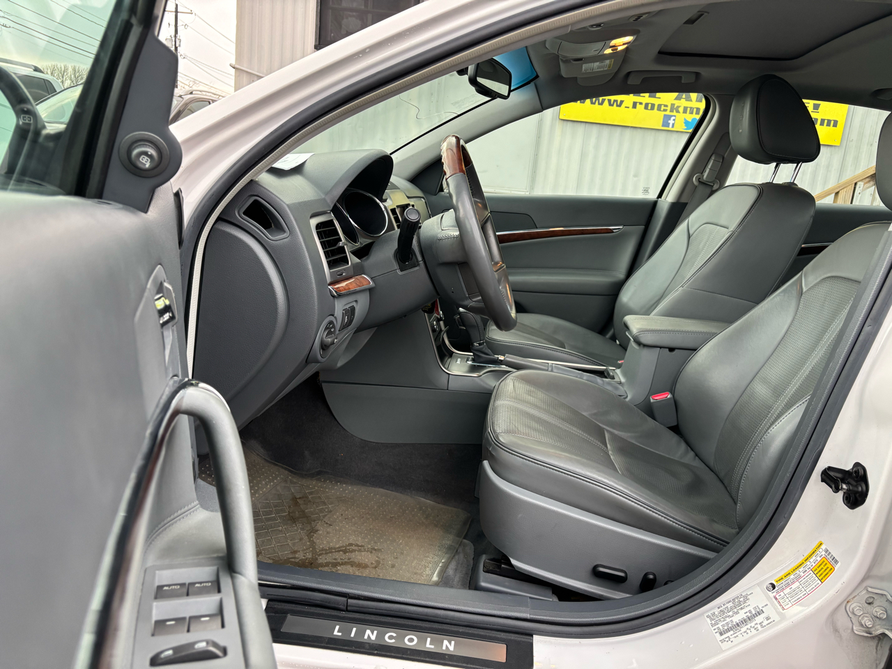 Lincoln MKZ 4dr Sdn FWD 2010