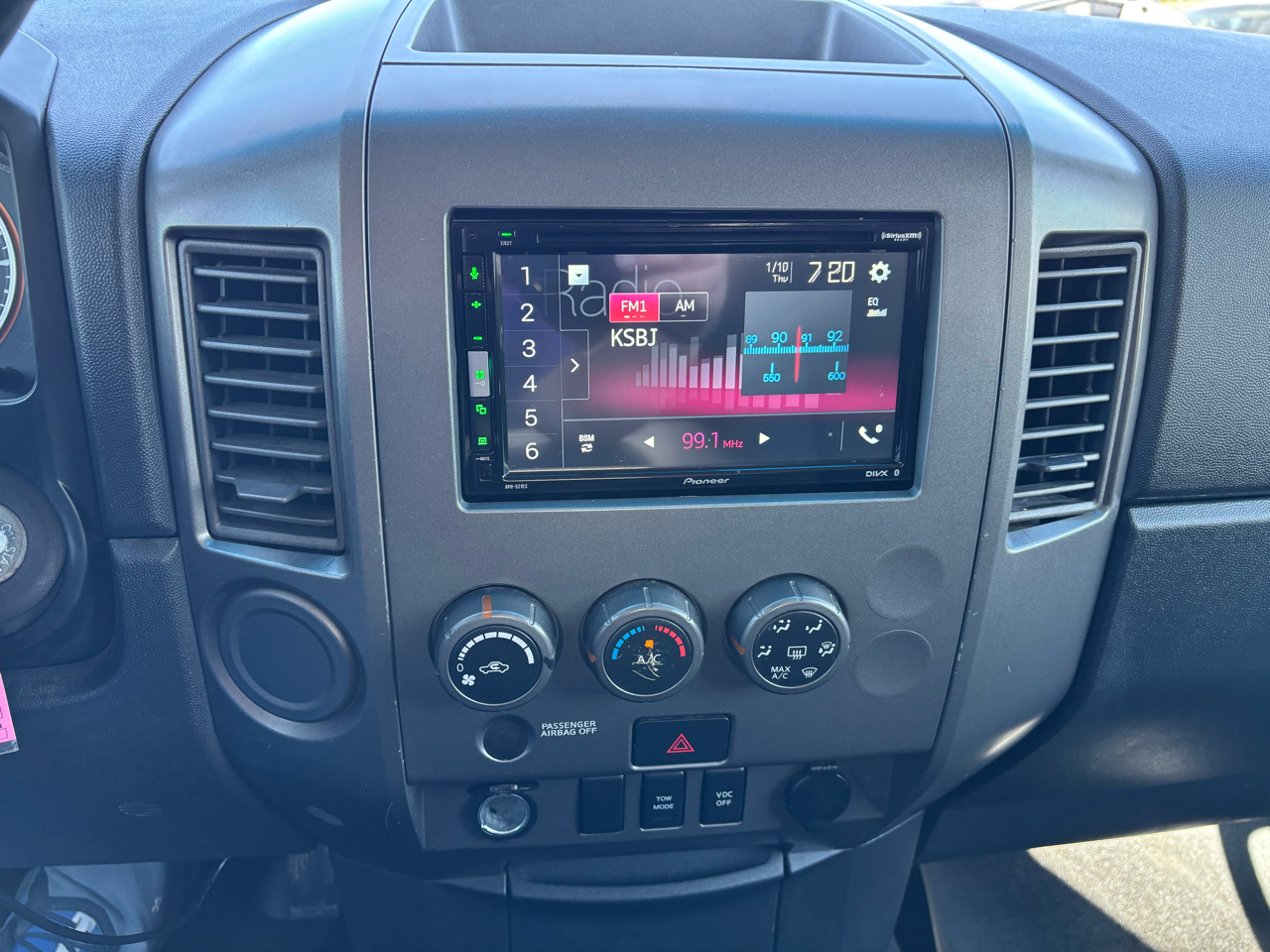 Nissan Titan 2WD Crew Cab SWB XE 2010