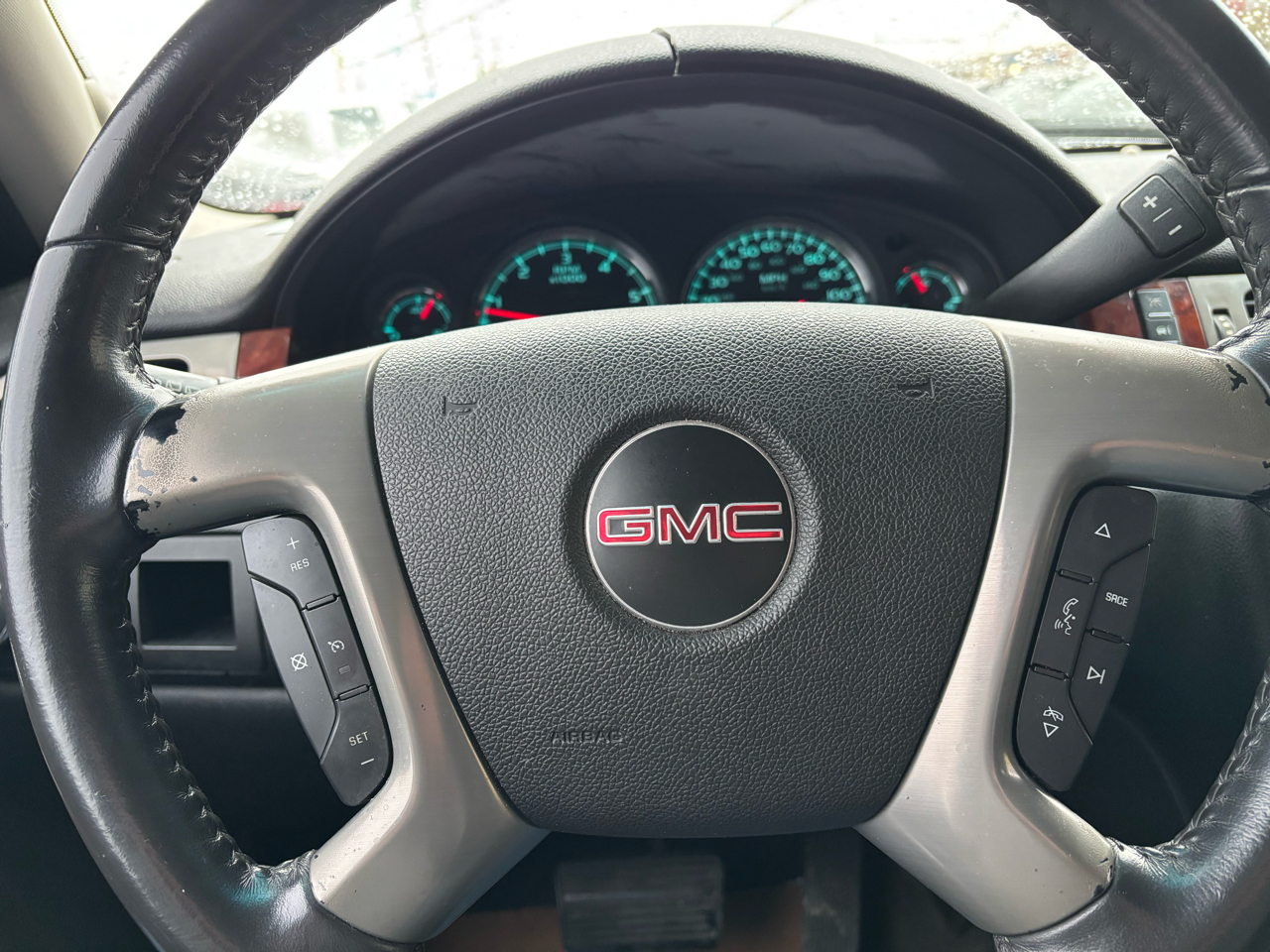 GMC Yukon 2WD 4dr 1500 SLE 2010