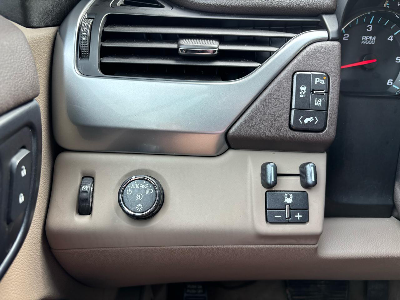 Chevrolet Suburban 2WD 4dr LTZ 2015