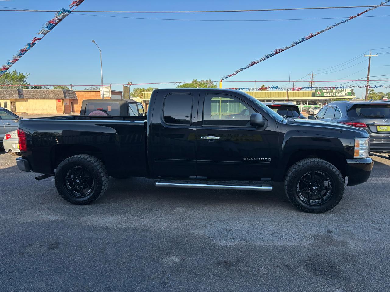 Chevrolet Silverado 1500 2WD Ext Cab 143.5" LS 2011