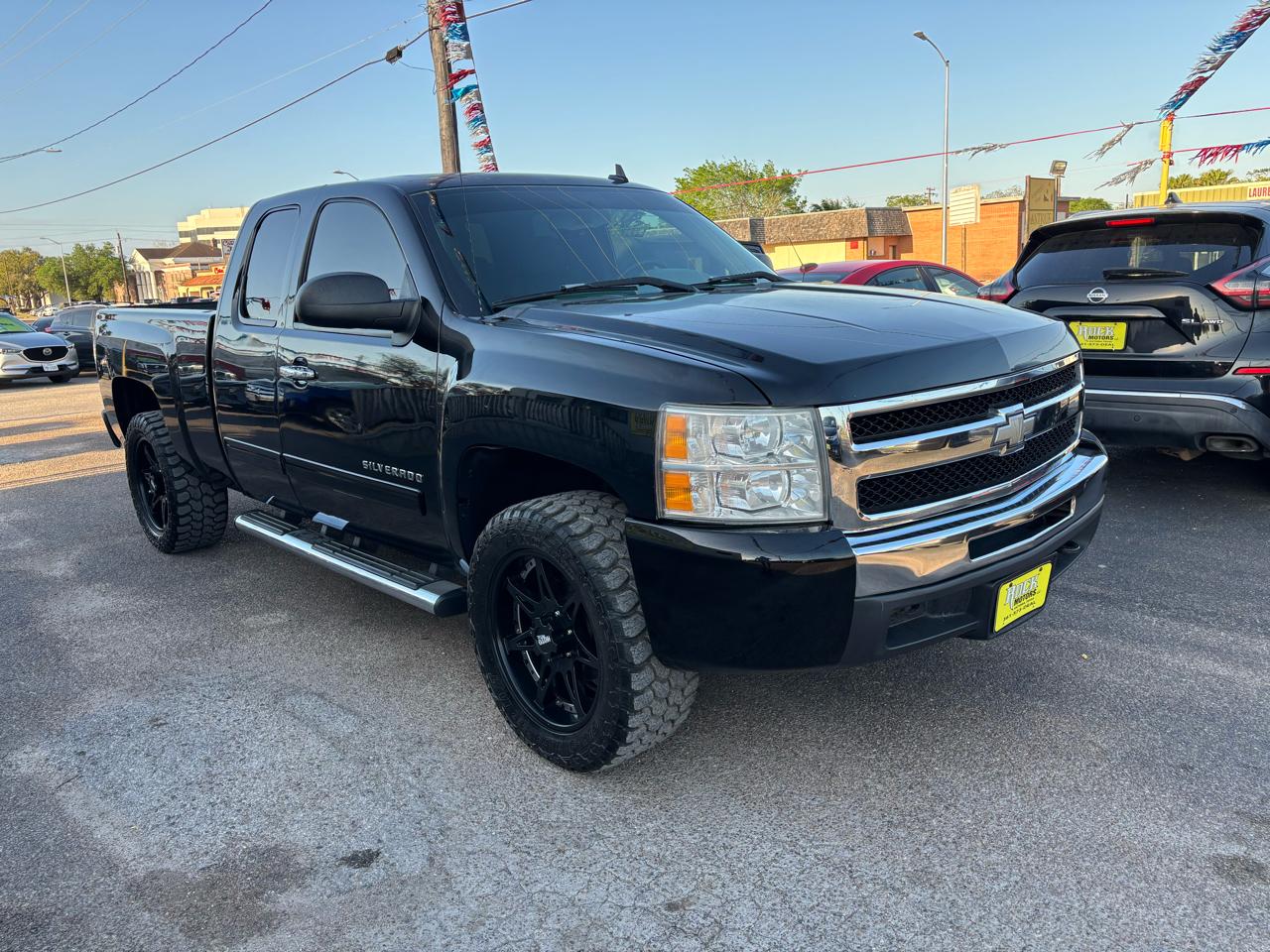 Chevrolet Silverado 1500 2WD Ext Cab 143.5" LS 2011