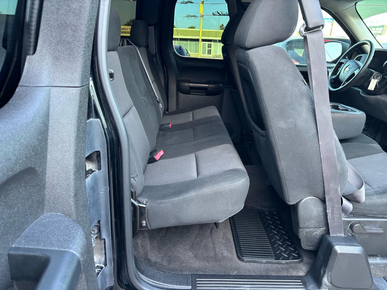 Chevrolet Silverado 1500 2WD Ext Cab 143.5" LS 2011