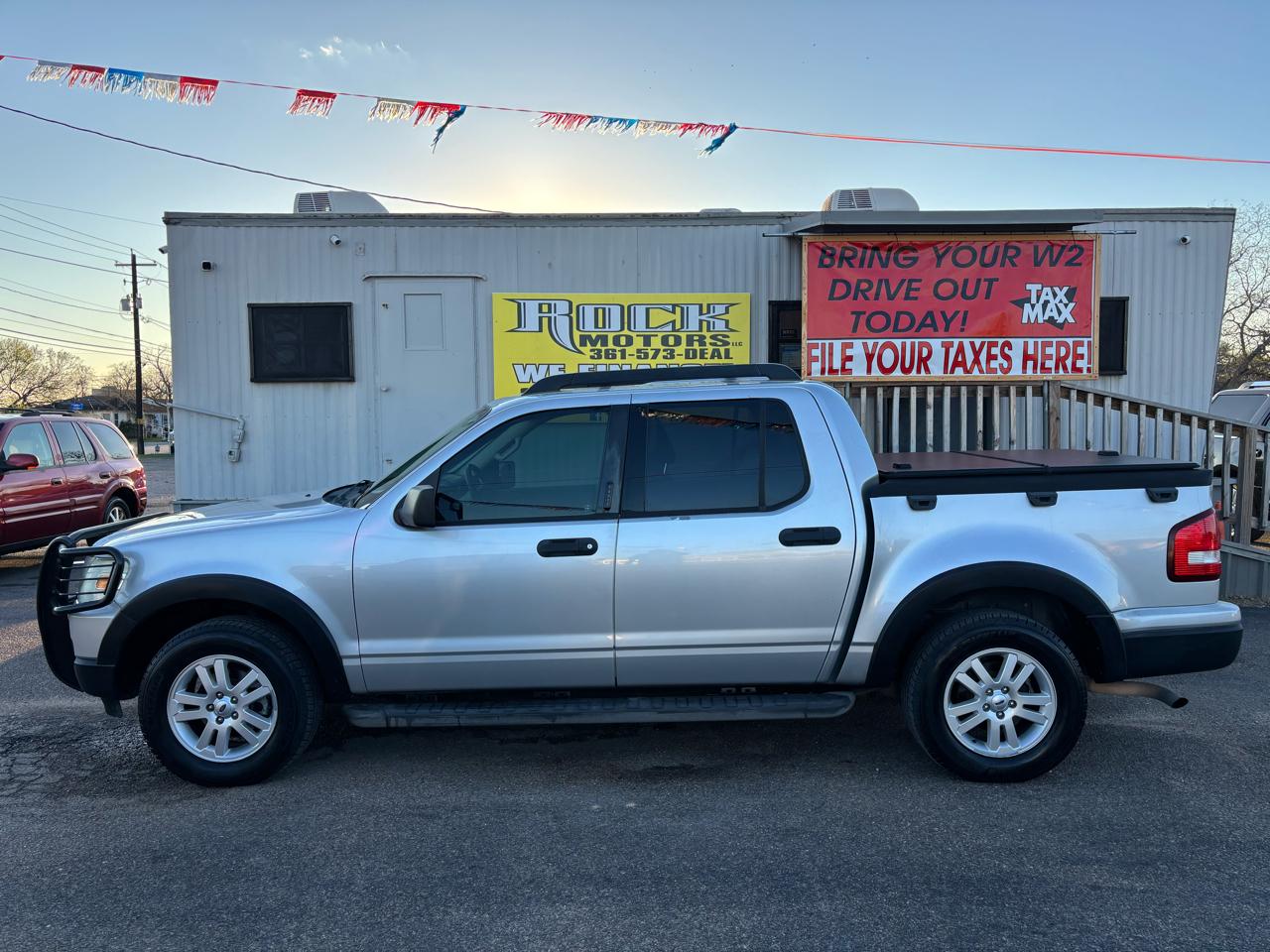 Ford Explorer Sport Trac RWD 4dr XLT 2010