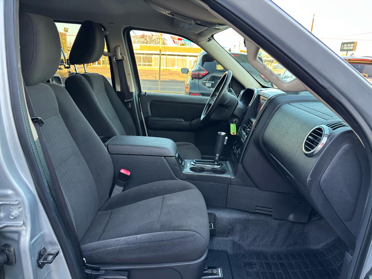 Ford Explorer Sport Trac RWD 4dr XLT 2010